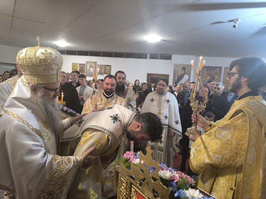 Hirotonie la o parohie românească din Italia 325299