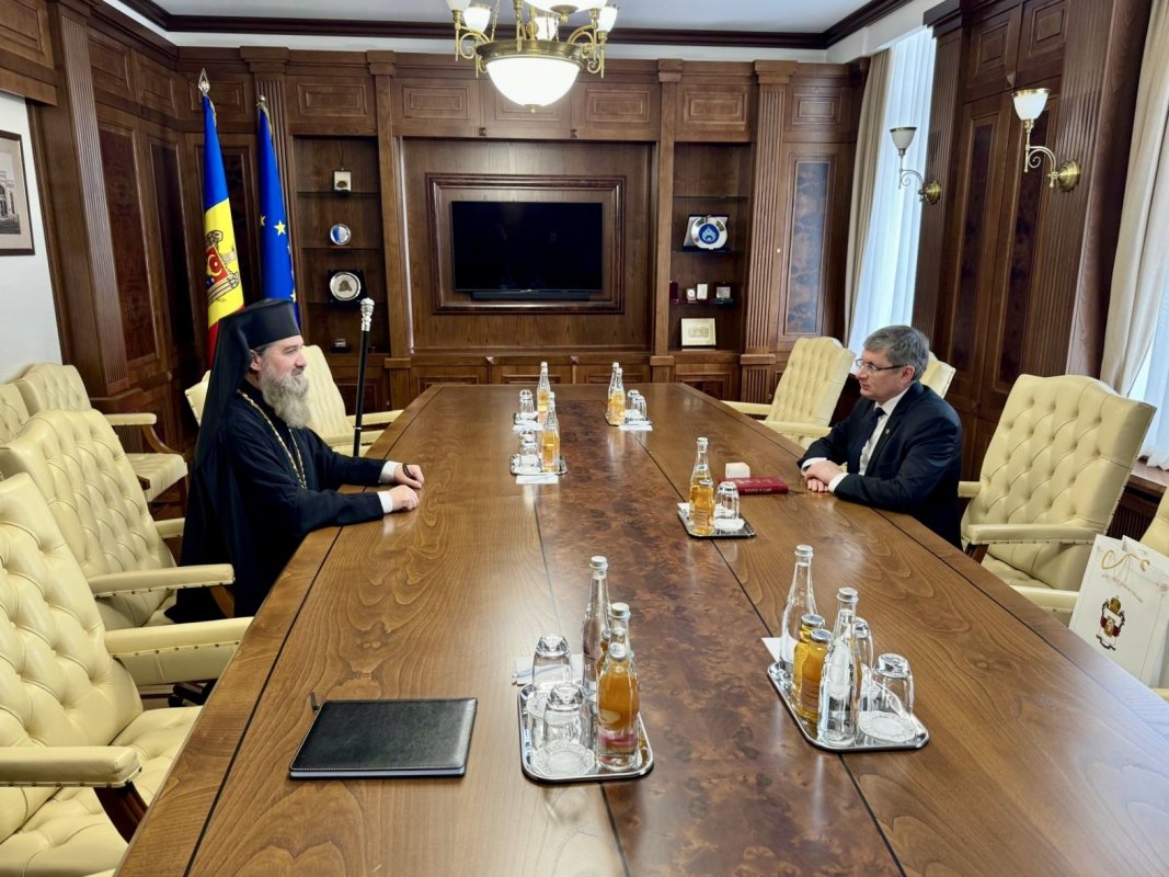 Întâlnire a Preasfințitului Părinte Nectarie de Bogdania cu președintele Parlamentului Republicii Moldova 325286