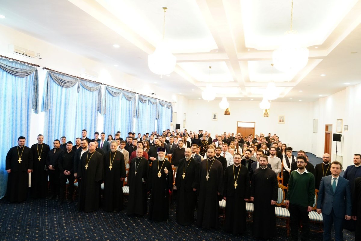 Simpozion dedicat Centenarului Patriarhiei Române la Târgoviște 325301