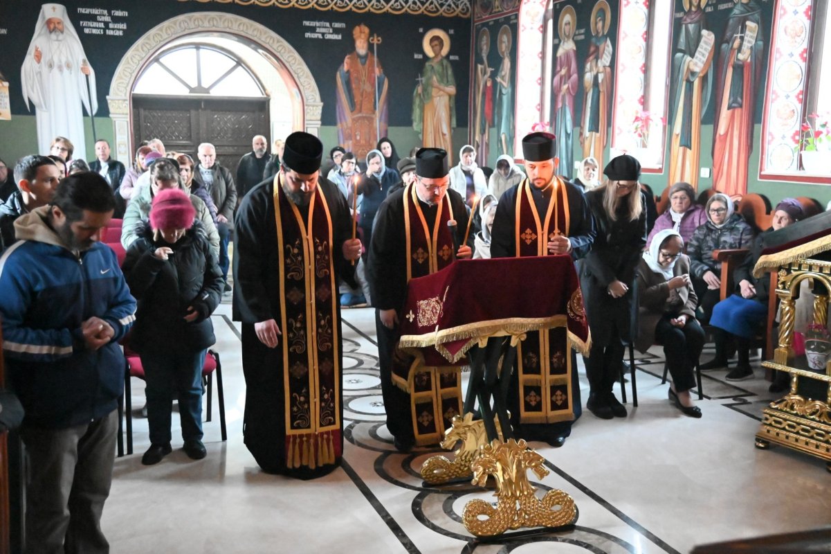 A patra zi a Canonului Mare într-o parohie giurgiuveană 325409