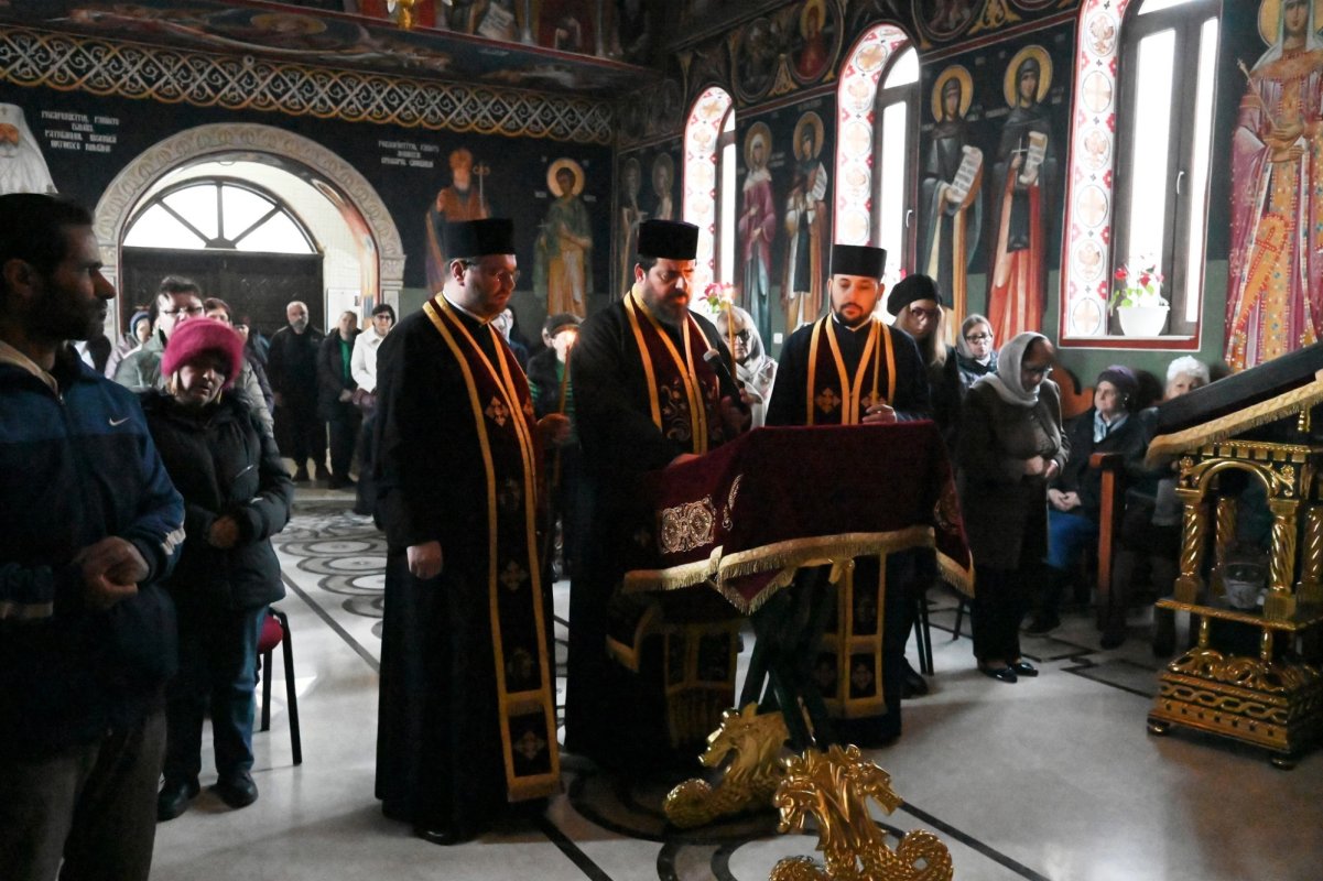 A patra zi a Canonului Mare într-o parohie giurgiuveană 325411