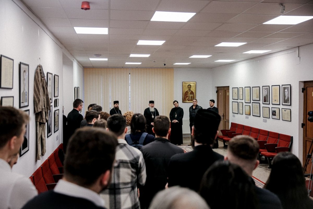 Expoziție foto-documentară dedicată Sfântului Preot Liviu Galaction, la Facultatea de Teologie Ortodoxă clujeană 325441