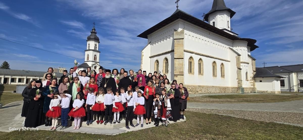 Eveniment festiv la Roman dedicat angajatelor din cadrul Centrului eparhial 325568