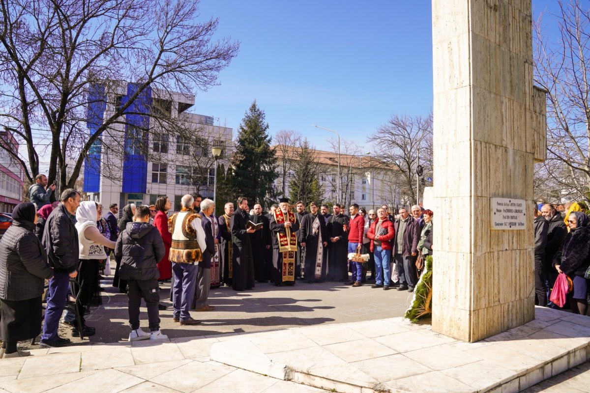 Pomenire solemnă a victimelor regimului comunist la Pitești 325605