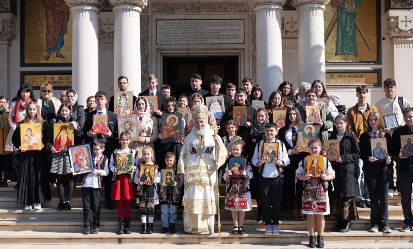 Triptic de evenimente liturgice în Arhiepiscopia Dunării de Jos 325596