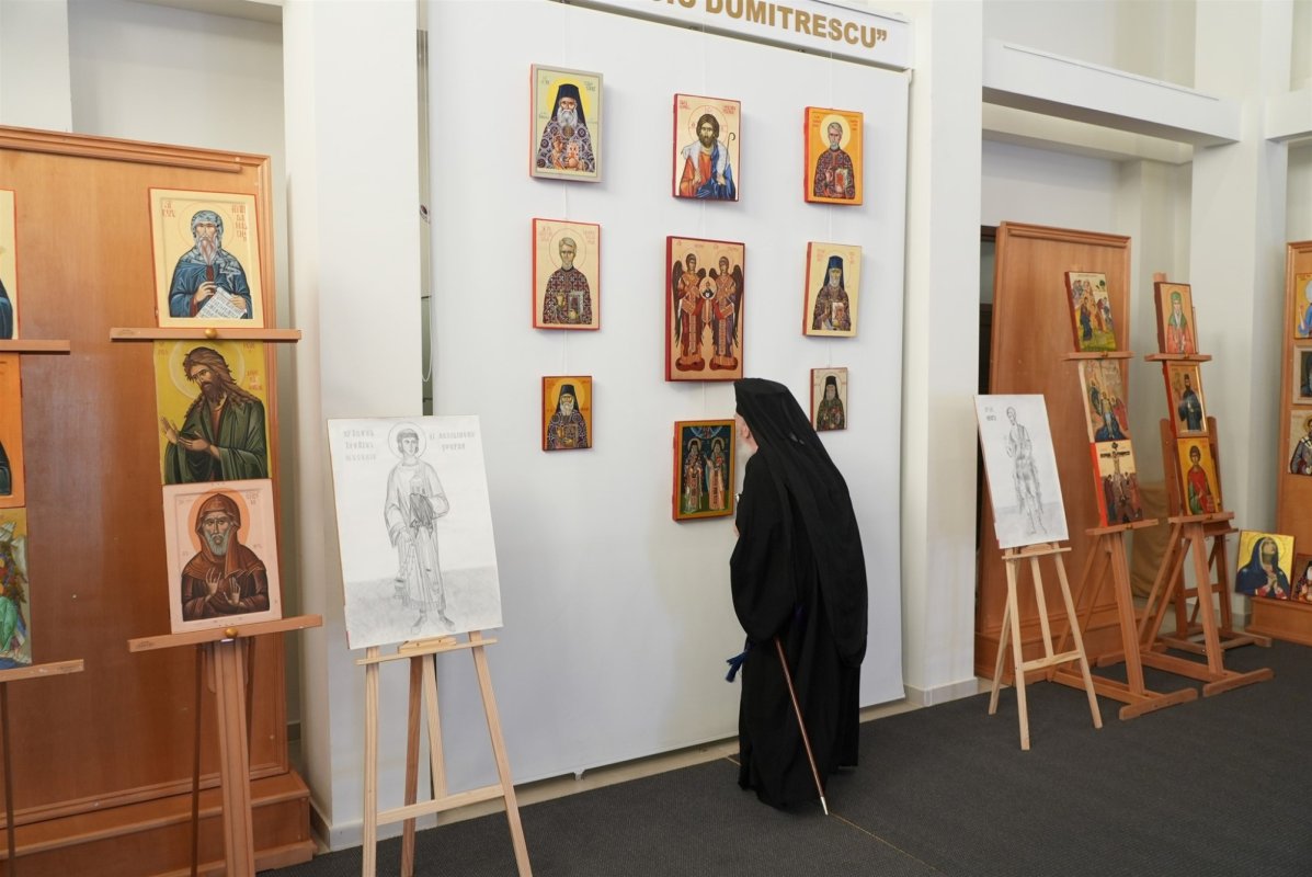 Triptic de evenimente liturgice în Arhiepiscopia Dunării de Jos 325598