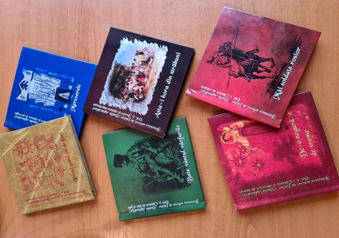 Lansarea fonotecii Arhivei de folclor „Vasile Adăscăliței” 325631