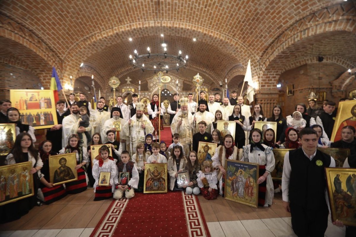 Procesiune la Catedrala Episcopală din Baia Mare în Duminica Ortodoxiei 325648