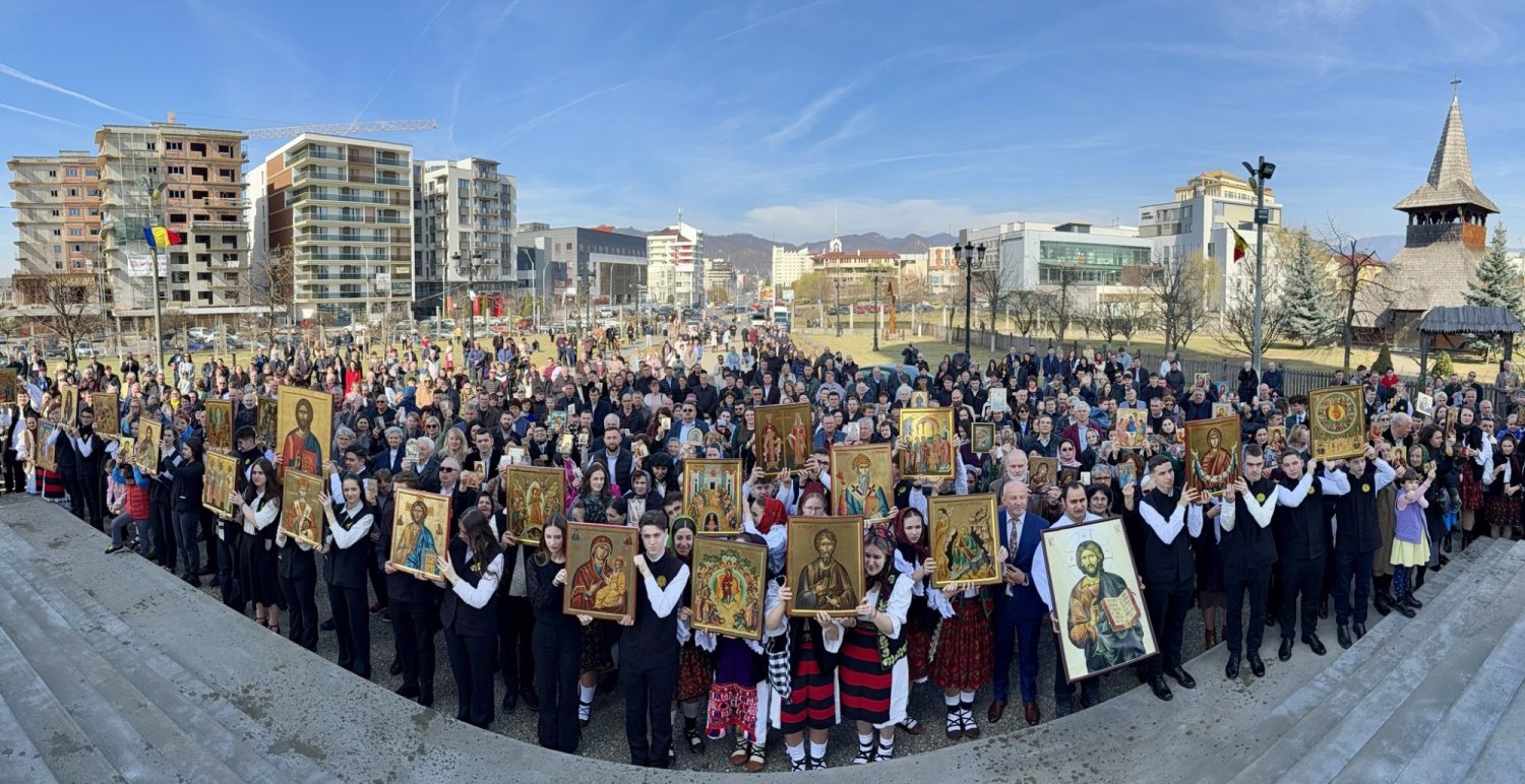 Procesiune la Catedrala Episcopală din Baia Mare în Duminica Ortodoxiei 325650
