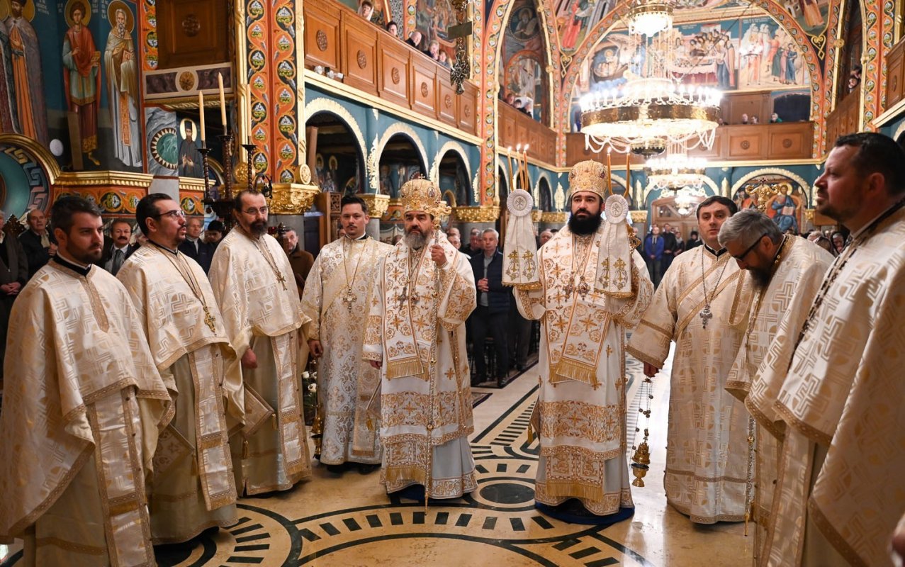 Sărbătoare la Catedrala Episcopală din Deva 325651