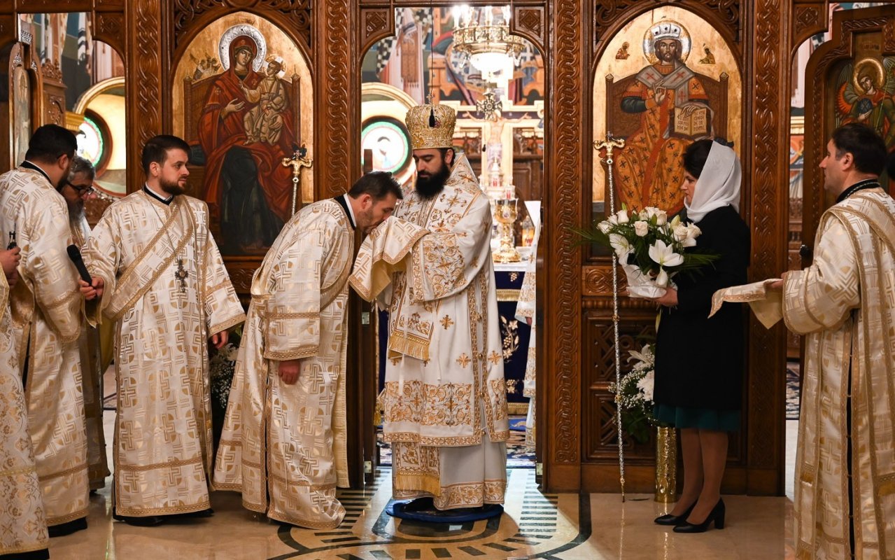 Sărbătoare la Catedrala Episcopală din Deva 325652