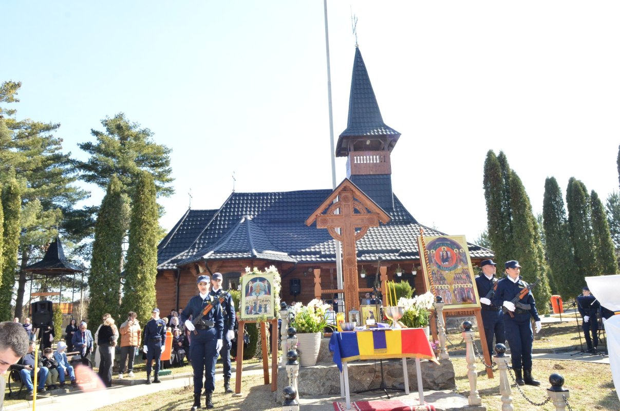 Sfințire de troițe în orașul Târgu Ocna 325702