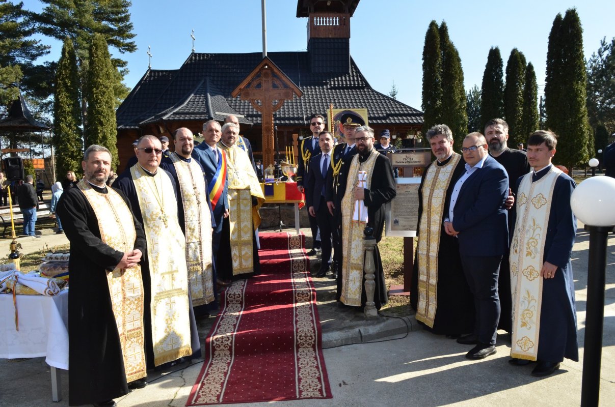 Sfințire de troițe în orașul Târgu Ocna 325703