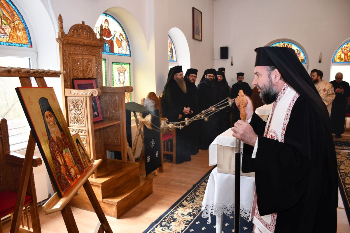 Deshumarea moaștelor Sfântului Cuvios Calistrat de la Timișeni și Vasiova 325787