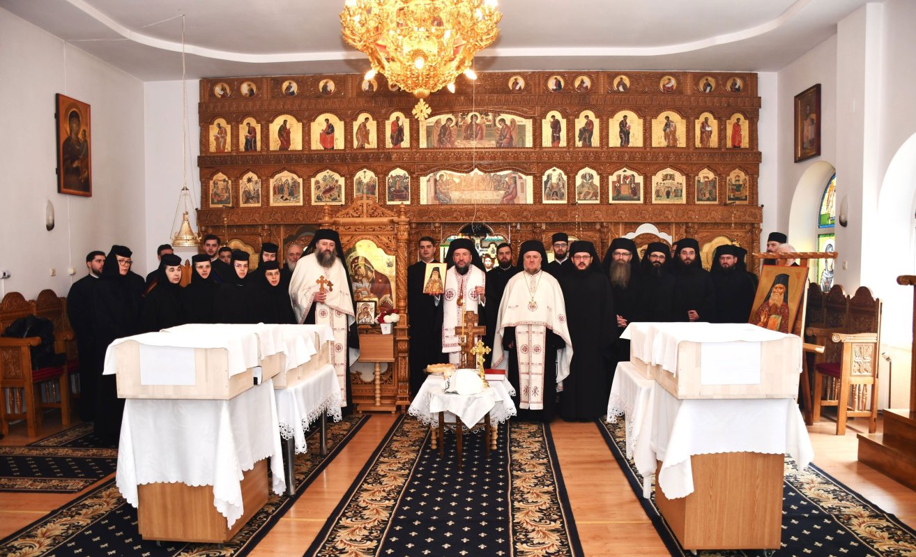 Deshumarea moaștelor Sfântului Cuvios Calistrat de la Timișeni și Vasiova 325805