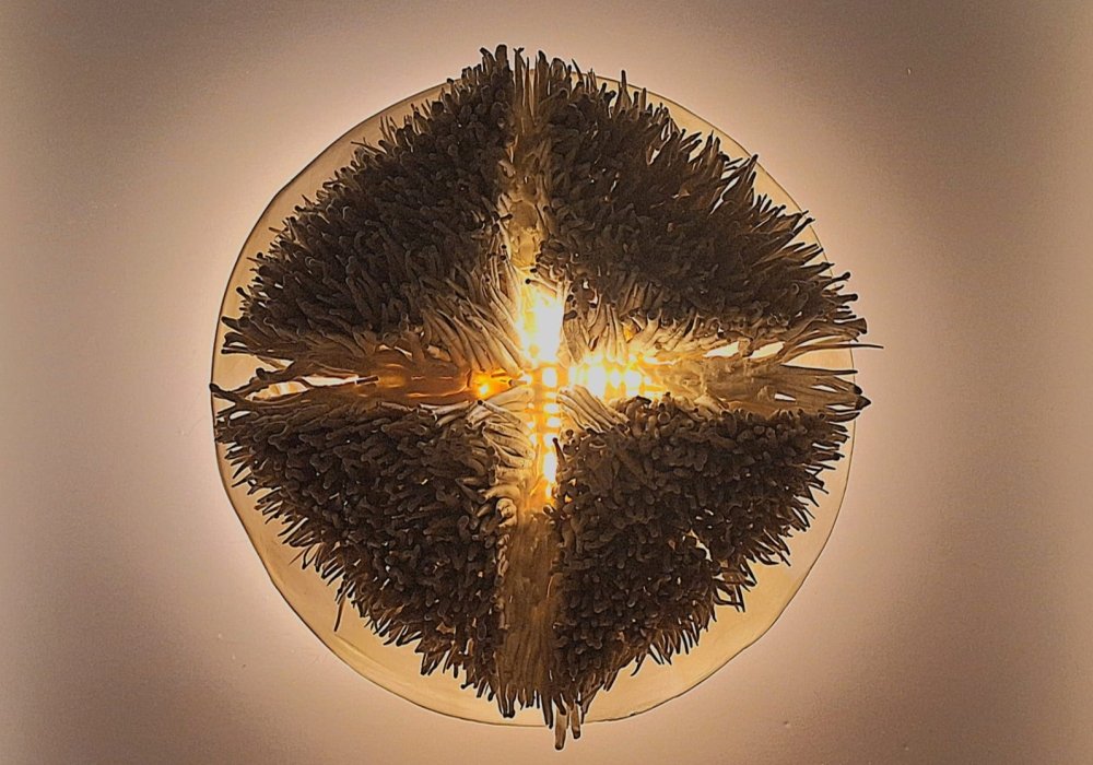 Gestul primordial al genezei  în expoziţia (ÎN)SEMNE 325761