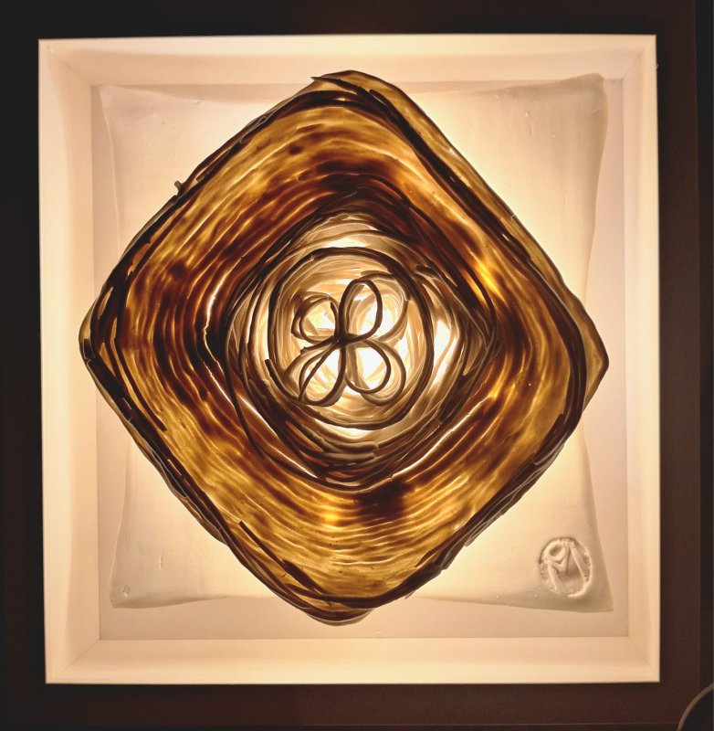 Gestul primordial al genezei  în expoziţia (ÎN)SEMNE 325762