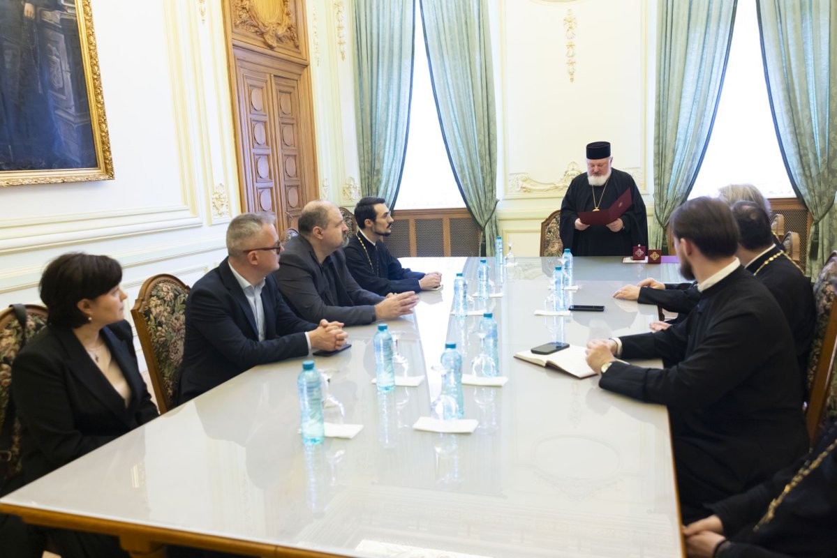 Distincții pentru jurnaliști TVR din partea Patriarhului României 325880