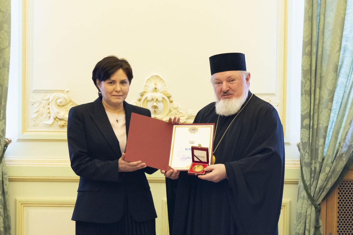 Distincții pentru jurnaliști TVR din partea Patriarhului României 325883