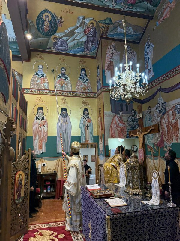 Sfinţirea veşmântului pictural al Catedralei româneşti din Chicago 325859