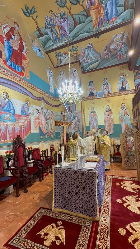 Sfinţirea veşmântului pictural al Catedralei româneşti din Chicago 325860