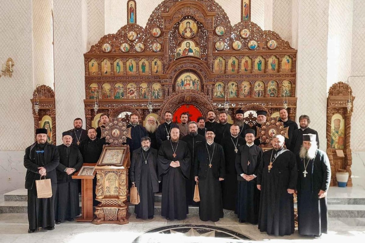 Comuniune euharistică și dialog pastoral între preoții protopopiatelor Chișinău și Iași II 325970