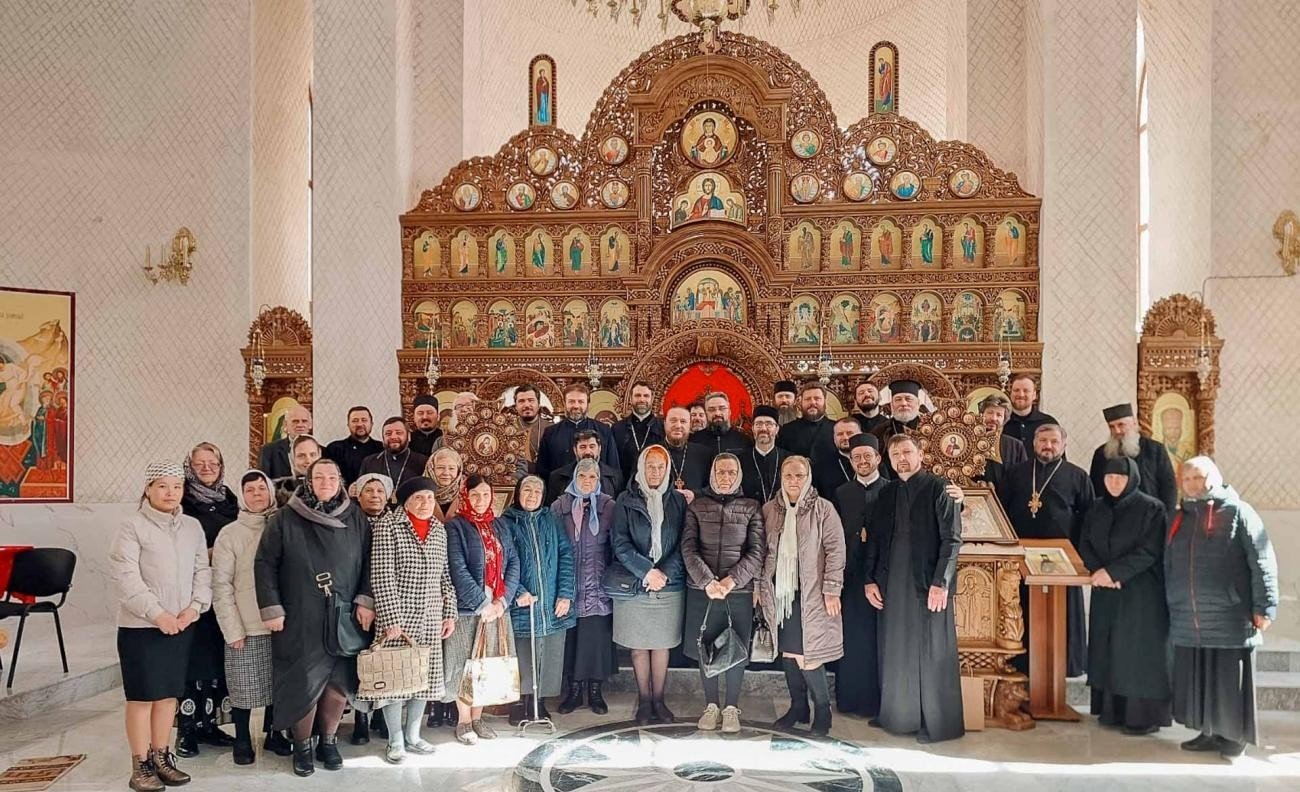 Comuniune euharistică și dialog pastoral între preoții protopopiatelor Chișinău și Iași II 325971