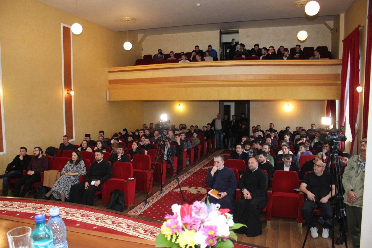 Conferință despre Simbolul niceo-constantinopolitan la Craiova 326010