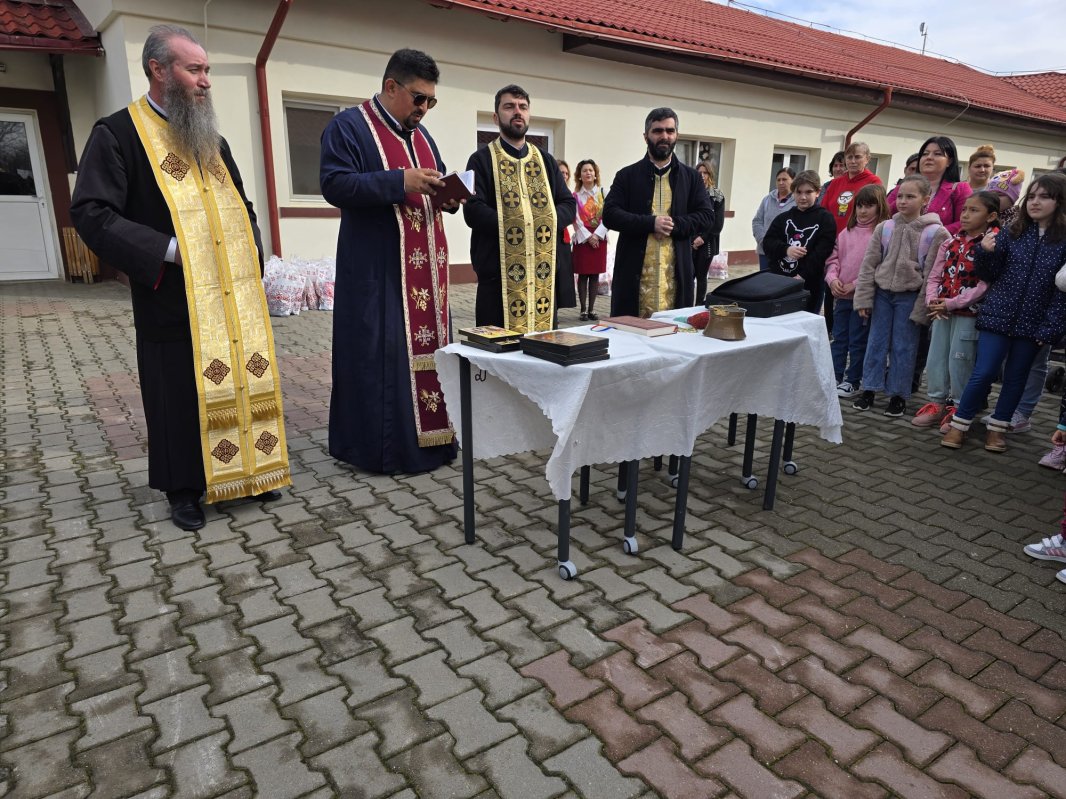 Daruri pentru copiii dintr‑o parohie prahoveană 326017