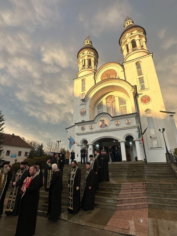 Mitropolitul Andrei a deschis ciclul serilor duhovnicești din Postul Mare la Beclean 325955