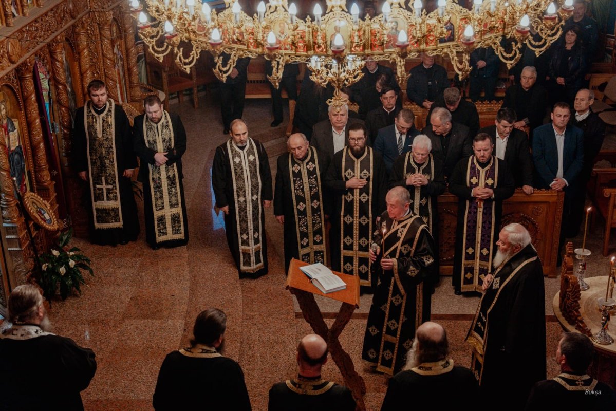 Mitropolitul Andrei a deschis ciclul serilor duhovnicești din Postul Mare la Beclean 325956