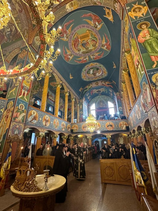 Mitropolitul Andrei a deschis ciclul serilor duhovnicești din Postul Mare la Beclean 325958