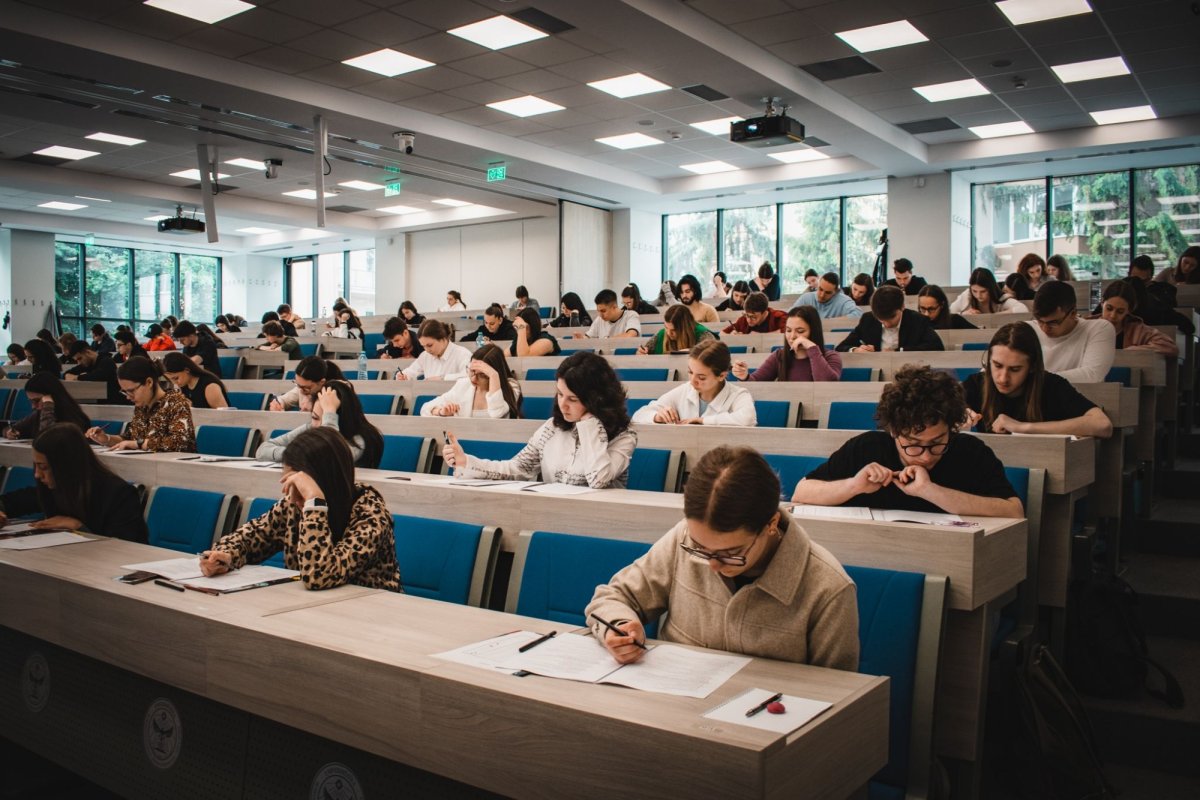 Olimpiadă de biologie la UMFST Tg. Mureş 325903