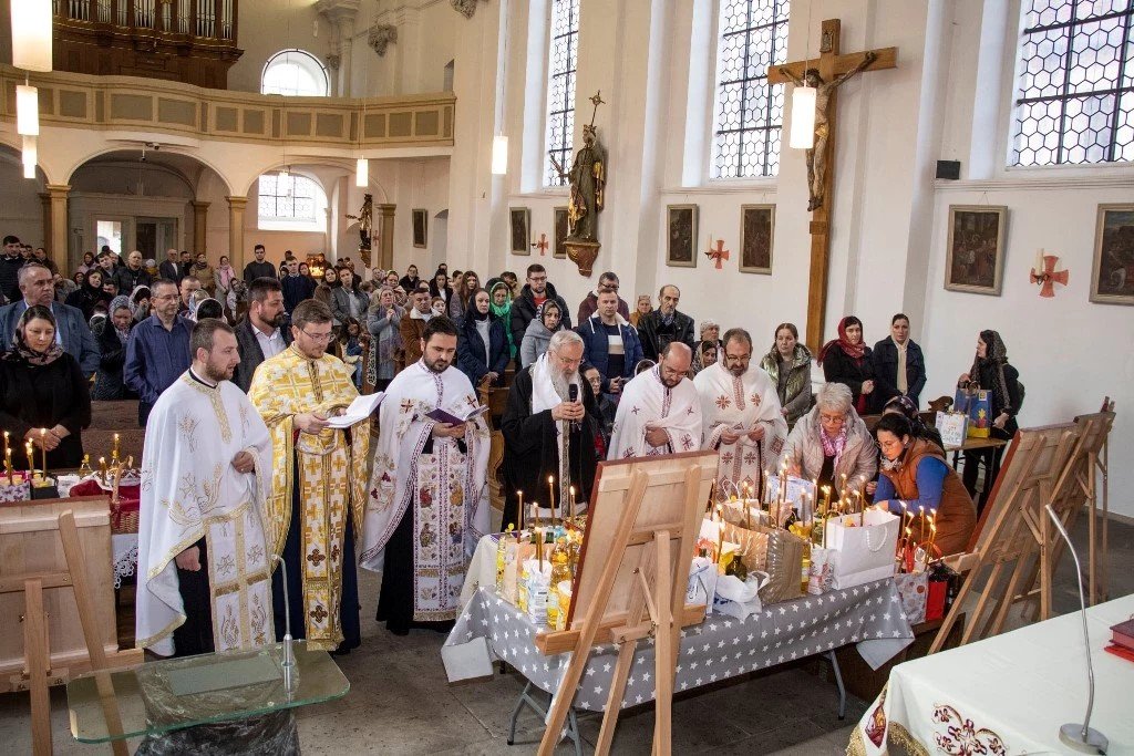 Vizite arhierești la parohii românești din Germania 326006