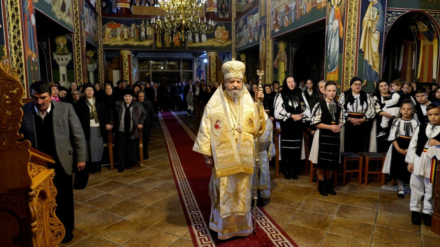 Liturghie arhierească la Slimnic, judeţul Sibiu 326103