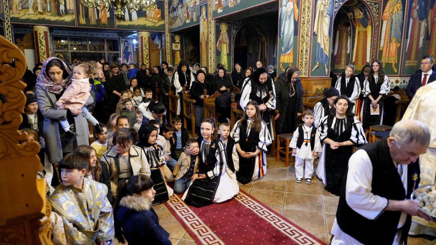 Liturghie arhierească la Slimnic, judeţul Sibiu 326106