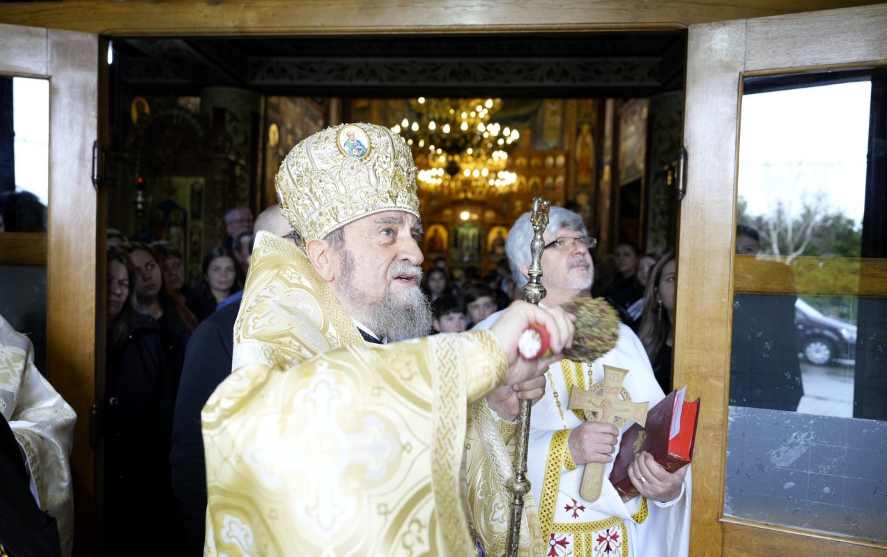 Liturghie arhierească la Slimnic, judeţul Sibiu 326109
