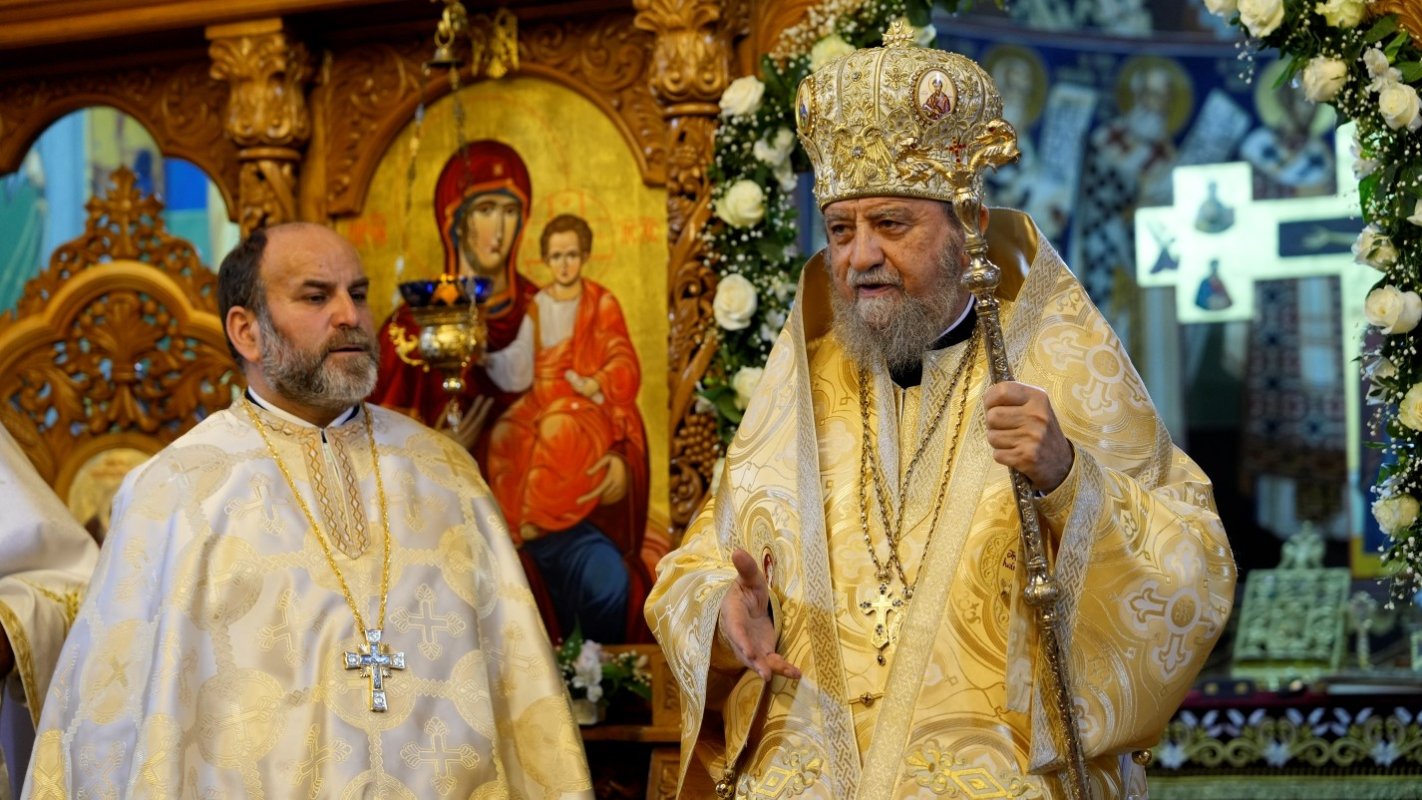 Liturghie arhierească la Slimnic, judeţul Sibiu 326110