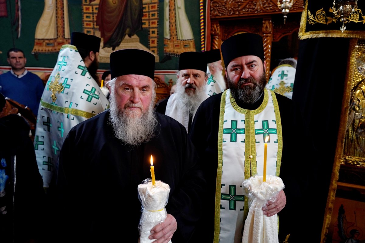 Mama starețului Mănăstirii Neamț, Elvira Sauciuc, a fost înmormântată 326173