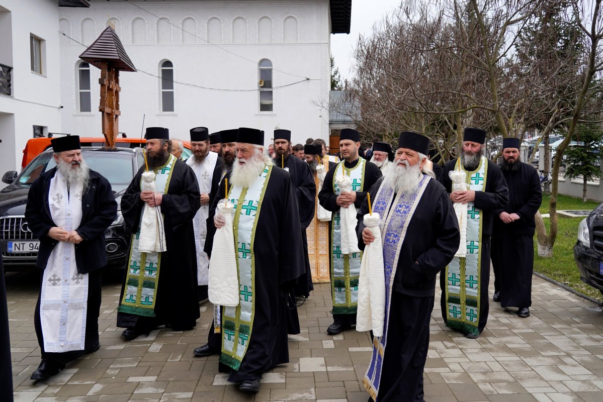 Mama starețului Mănăstirii Neamț, Elvira Sauciuc, a fost înmormântată 326175