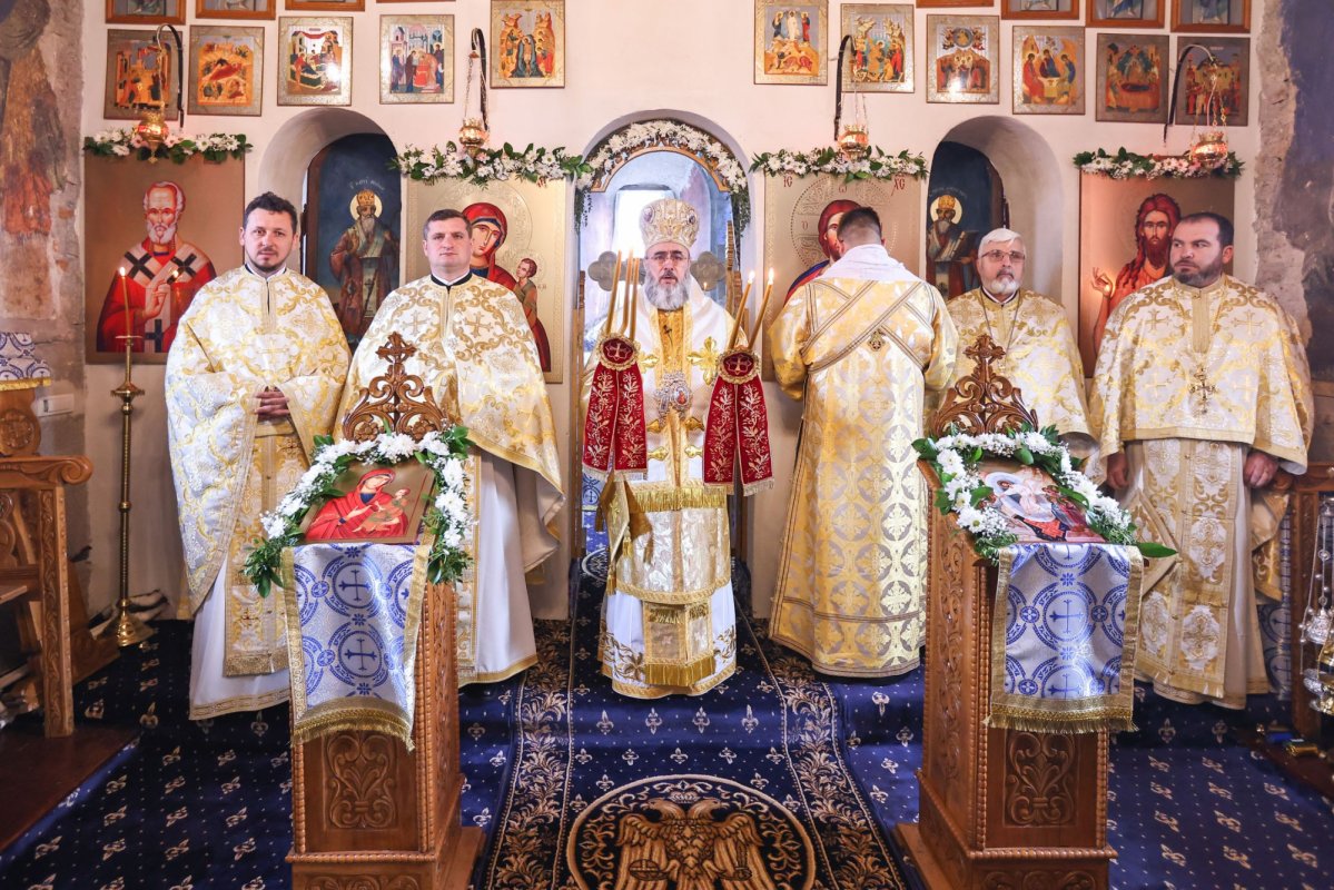 Vizită arhierească în Parohia Vernești II din județul Buzău 326120