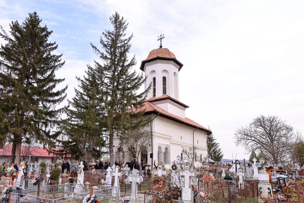 Vizită arhierească în Parohia Vernești II din județul Buzău 326121