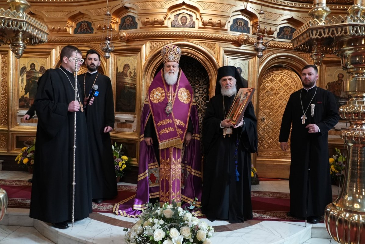 Comuniune în rugăciune la aniversarea Arhiepiscopului Dunării de Jos 326274