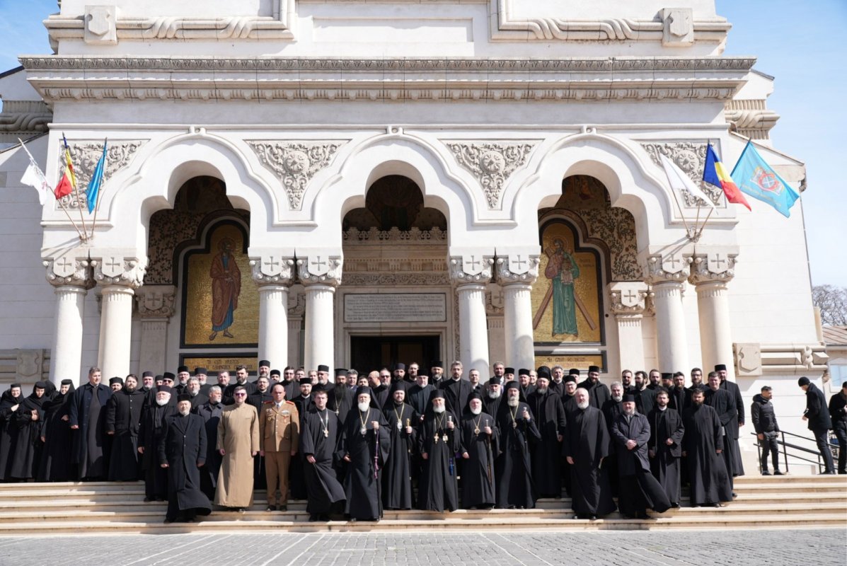 Comuniune în rugăciune la aniversarea Arhiepiscopului Dunării de Jos 326275
