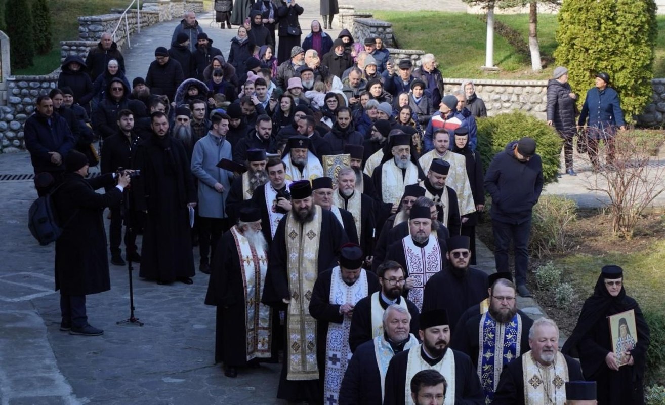 Deshumarea moaștelor Sfântului Cuvios Dometie cel Milostiv de la Râmeț 326235