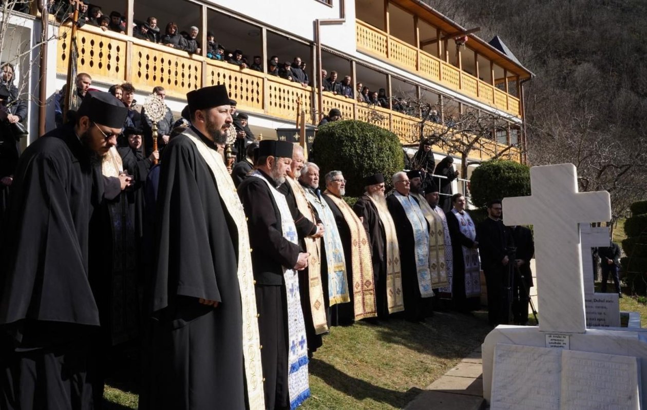 Deshumarea moaștelor Sfântului Cuvios Dometie cel Milostiv de la Râmeț 326237