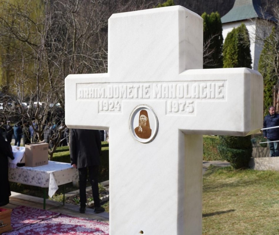 Deshumarea moaștelor Sfântului Cuvios Dometie cel Milostiv de la Râmeț 326238