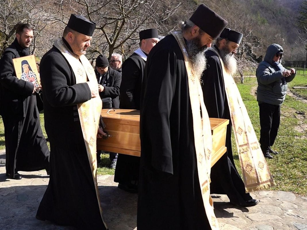 Deshumarea moaștelor Sfântului Cuvios Dometie cel Milostiv de la Râmeț 326239