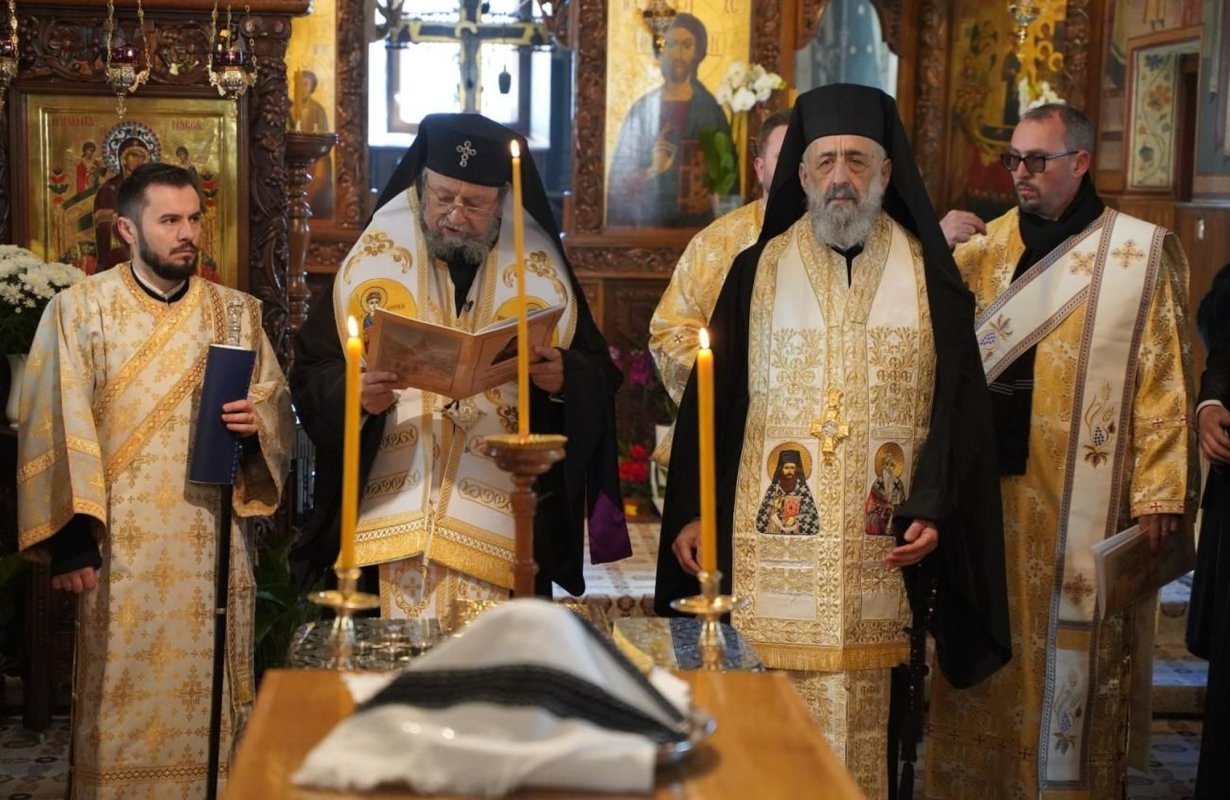 Deshumarea moaștelor Sfântului Cuvios Dometie cel Milostiv de la Râmeț 326240