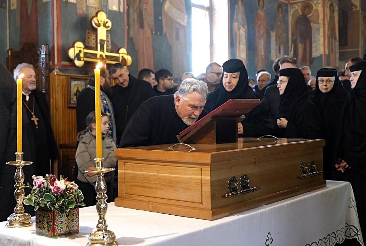 Deshumarea moaștelor Sfântului Cuvios Dometie cel Milostiv de la Râmeț 326241